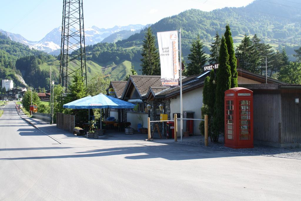 Sporti Gruesch Bagian luar foto