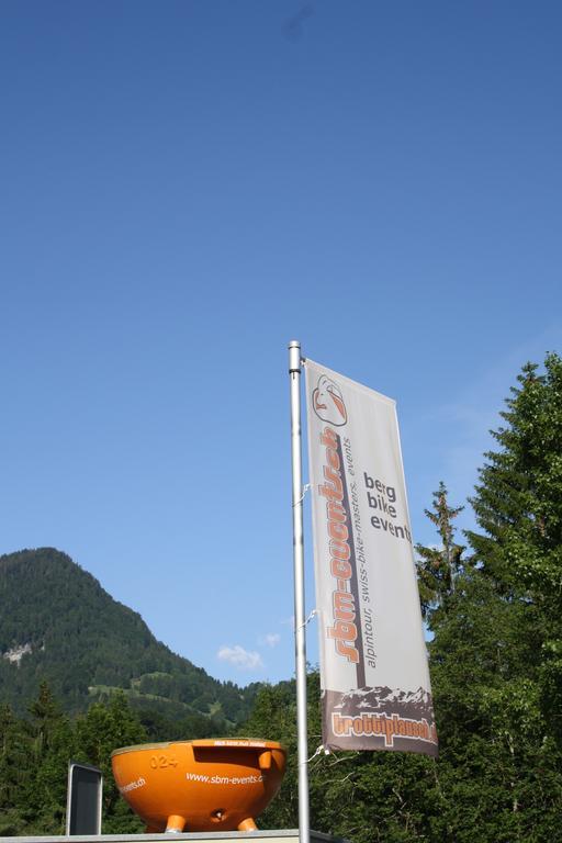 Sporti Gruesch Bagian luar foto